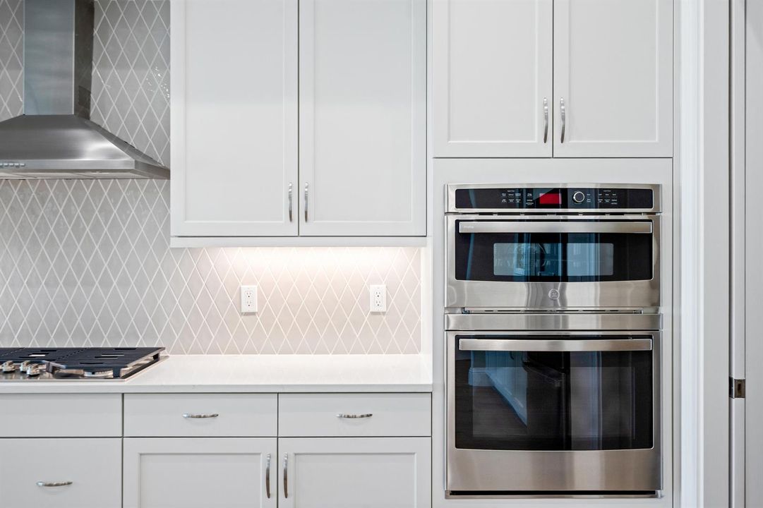 14322 SW Belterra Dr_Kitchen