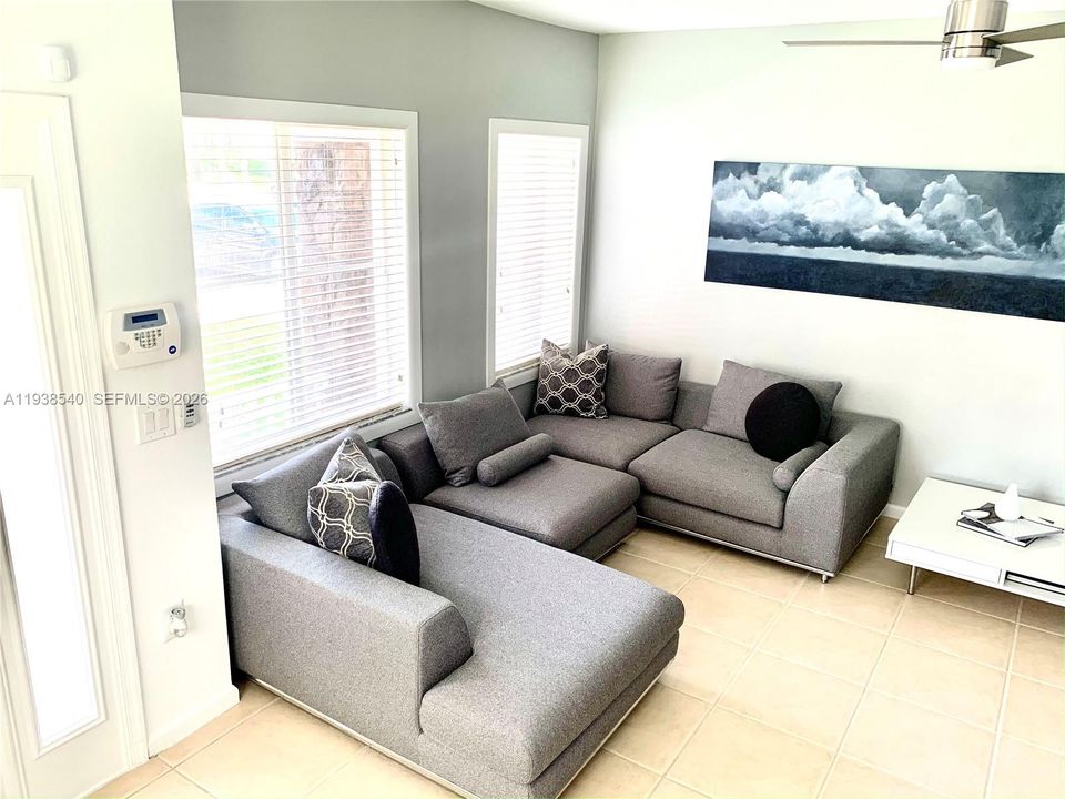 For Sale: $375,000 (3 beds, 2 baths, 1423 Square Feet)