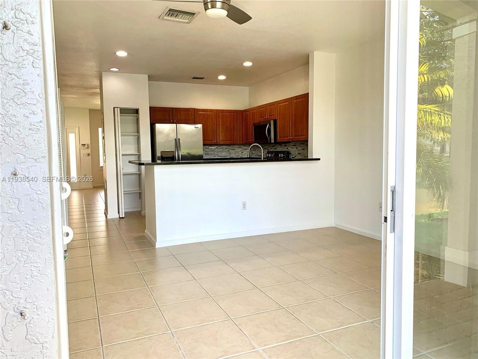 For Sale: $375,000 (3 beds, 2 baths, 1423 Square Feet)