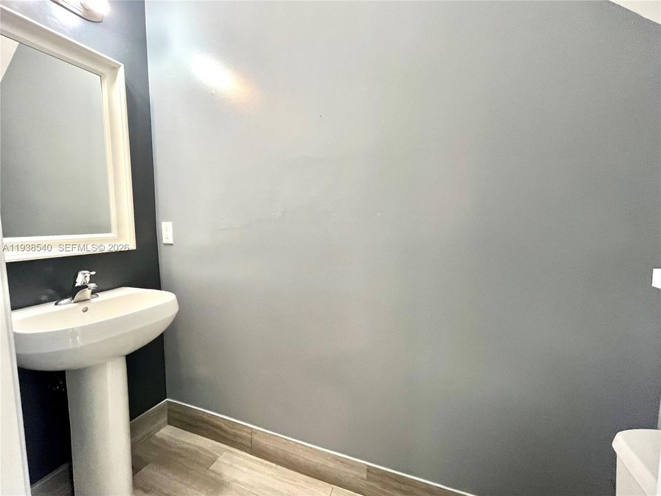 For Sale: $375,000 (3 beds, 2 baths, 1423 Square Feet)