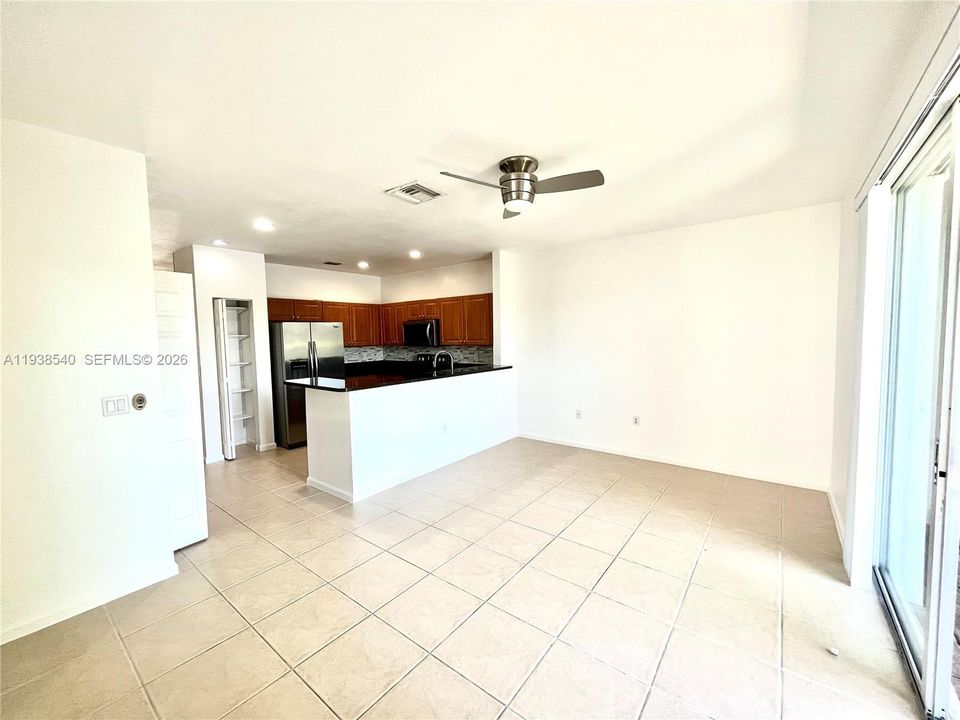 For Sale: $375,000 (3 beds, 2 baths, 1423 Square Feet)