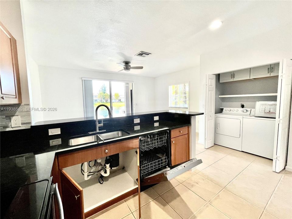 For Sale: $375,000 (3 beds, 2 baths, 1423 Square Feet)