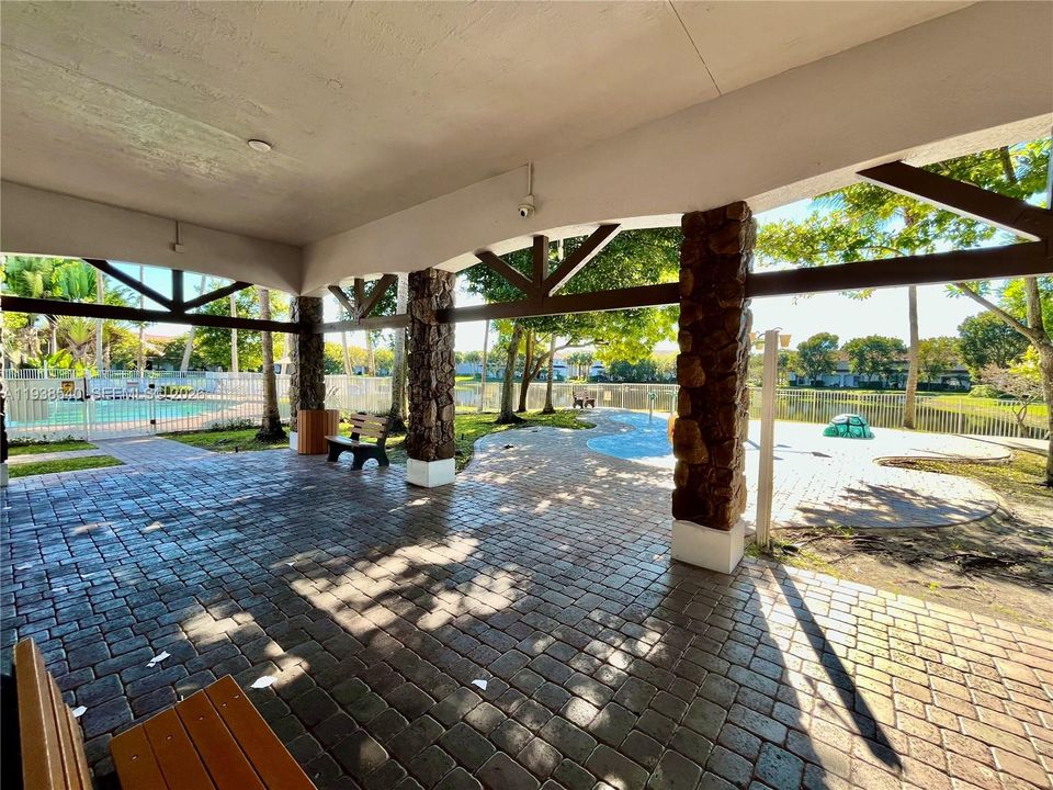 For Sale: $375,000 (3 beds, 2 baths, 1423 Square Feet)