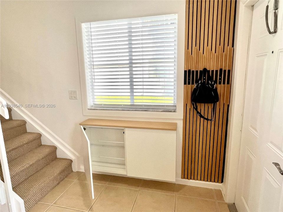 For Sale: $375,000 (3 beds, 2 baths, 1423 Square Feet)