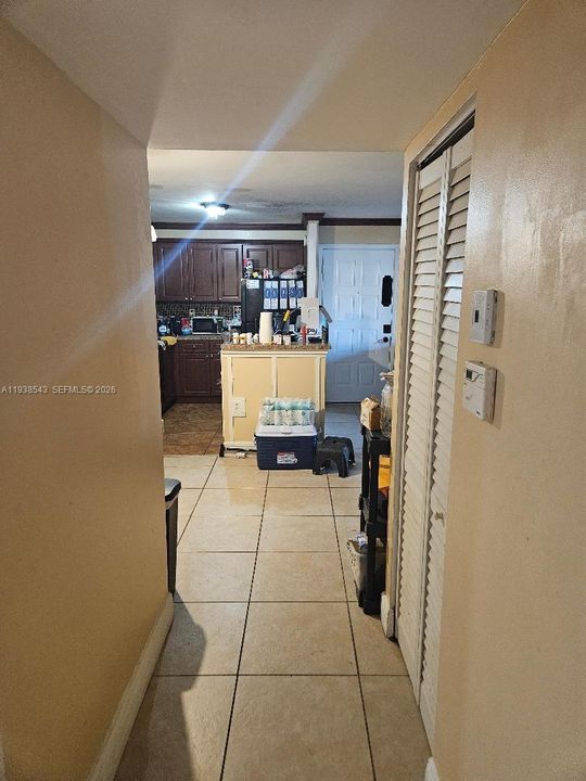 For Sale: $249,900 (2 beds, 1 baths, 870 Square Feet)