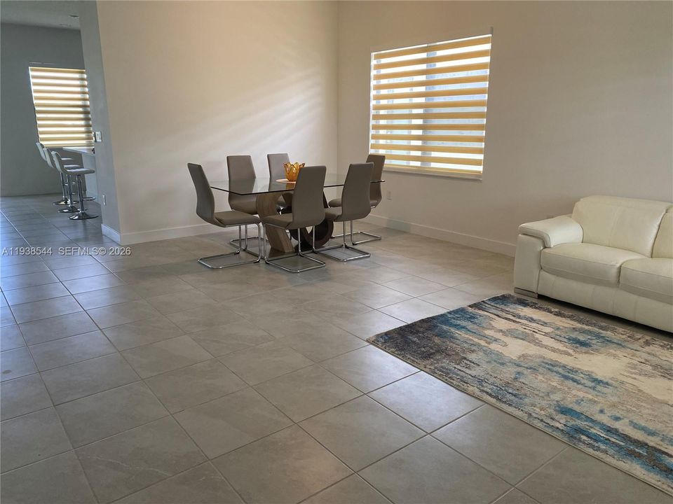 出租: $5,700 (4 贝兹, 3 浴室, 2704 平方英尺)