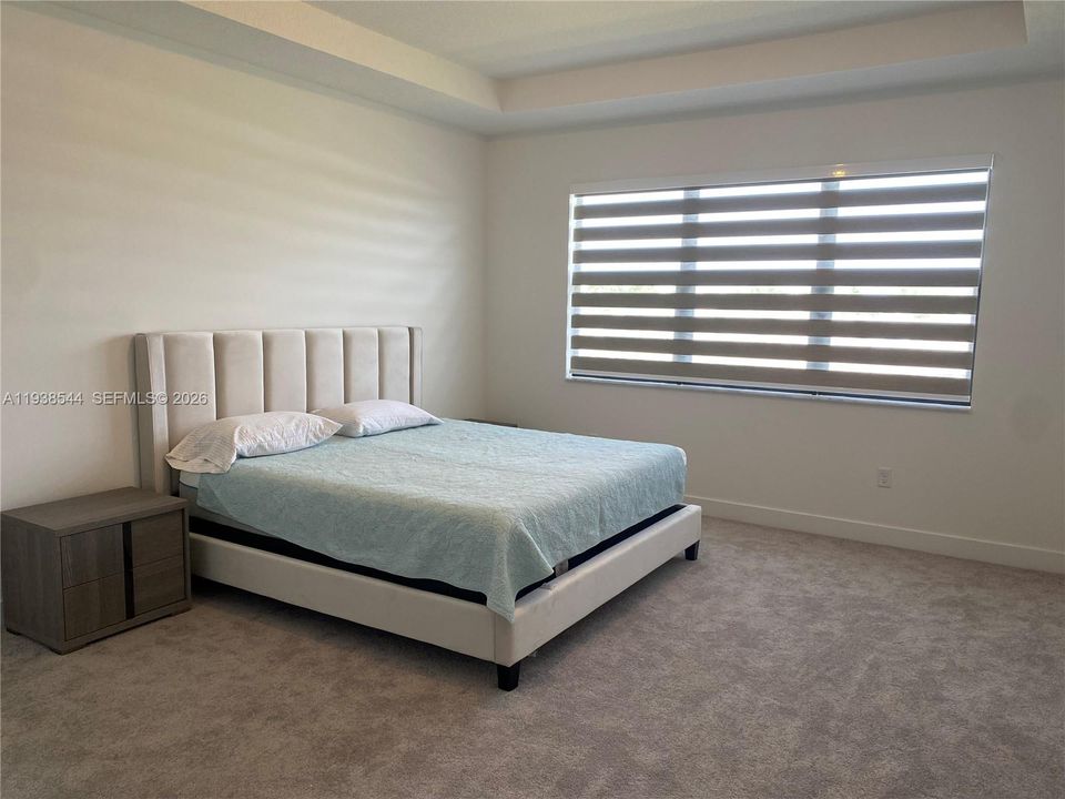 出租: $5,700 (4 贝兹, 3 浴室, 2704 平方英尺)