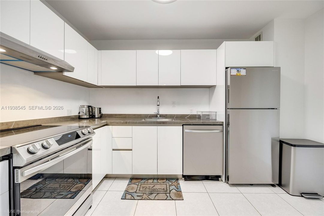 For Sale: $529,000 (2 beds, 2 baths, 1357 Square Feet)