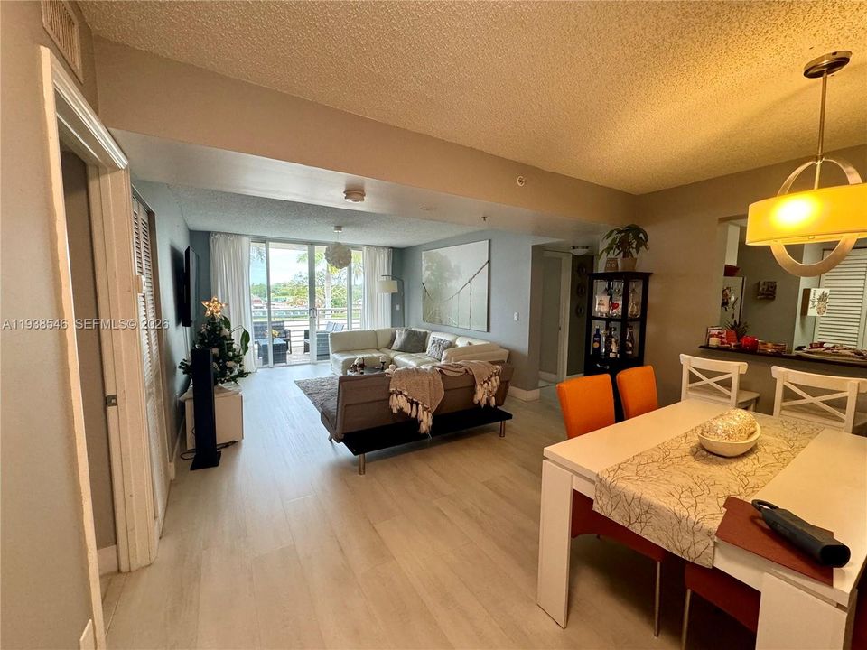 For Rent: $2,425 (2 beds, 2 baths, 960 Square Feet)