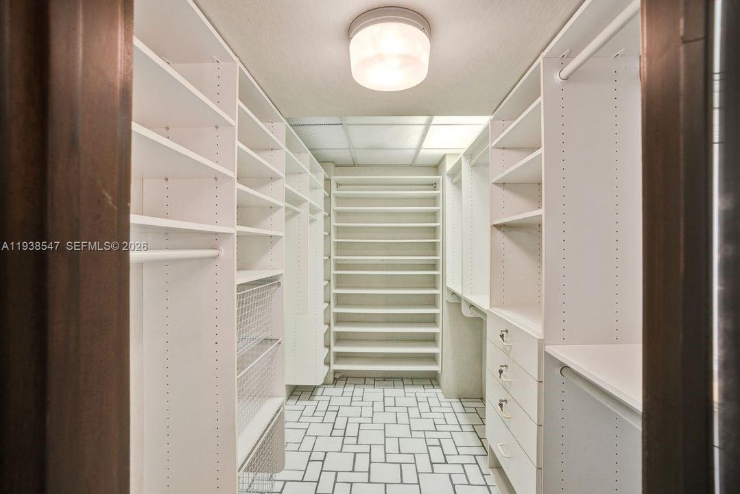 En Venta: $1,190,000 (3 camas, 3 baños, 2345 Pies cuadrados)