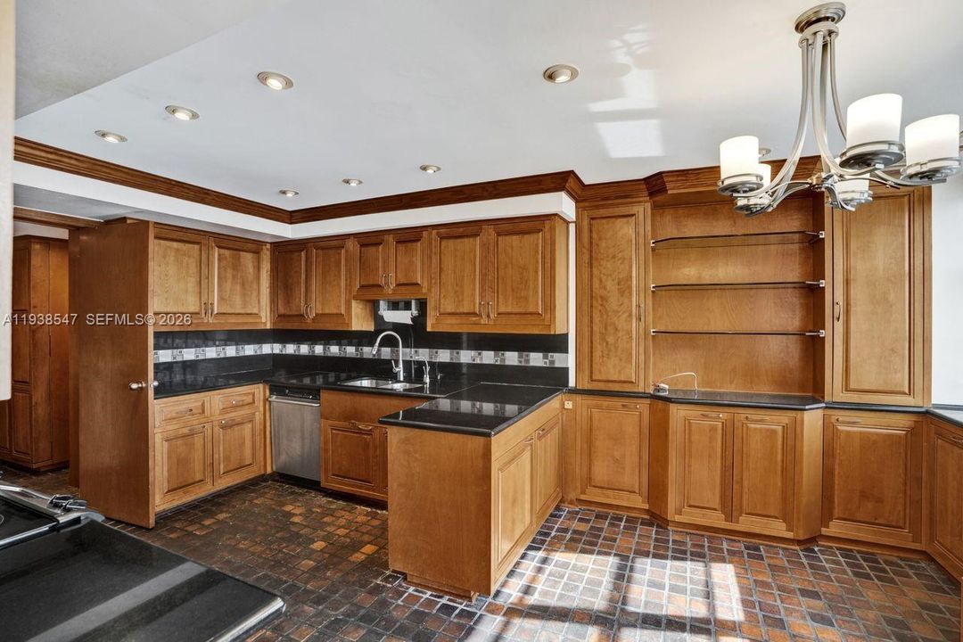 En Venta: $1,190,000 (3 camas, 3 baños, 2345 Pies cuadrados)