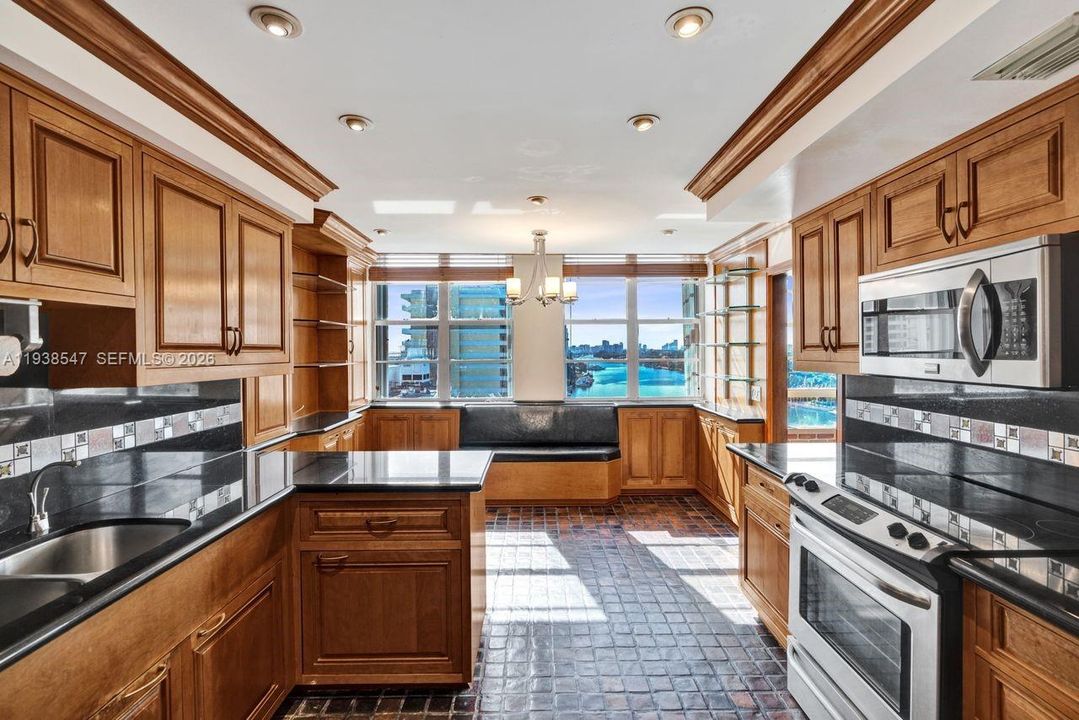 En Venta: $1,190,000 (3 camas, 3 baños, 2345 Pies cuadrados)