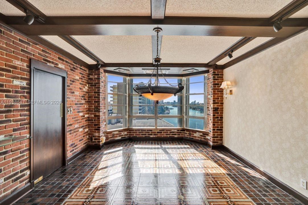 En Venta: $1,190,000 (3 camas, 3 baños, 2345 Pies cuadrados)