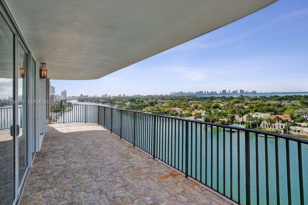 En Venta: $1,190,000 (3 camas, 3 baños, 2345 Pies cuadrados)