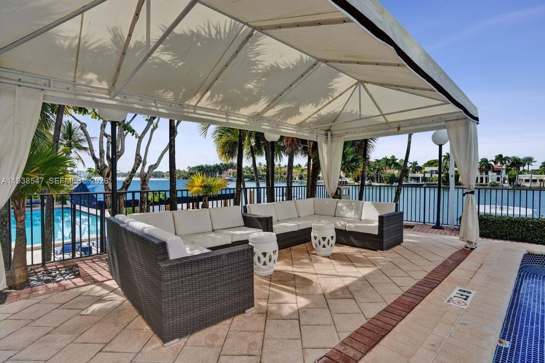 En Venta: $1,190,000 (3 camas, 3 baños, 2345 Pies cuadrados)