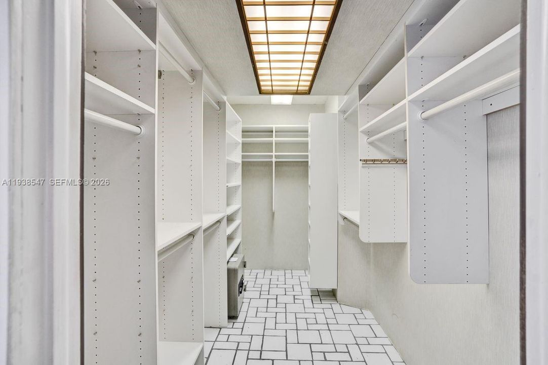 En Venta: $1,190,000 (3 camas, 3 baños, 2345 Pies cuadrados)