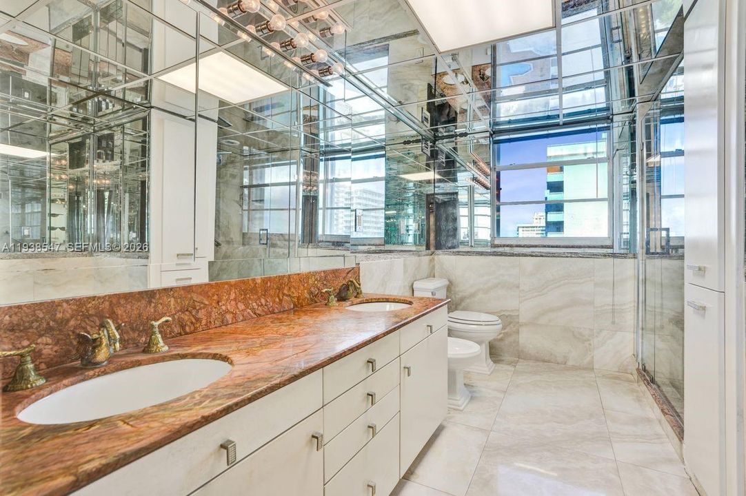 En Venta: $1,190,000 (3 camas, 3 baños, 2345 Pies cuadrados)