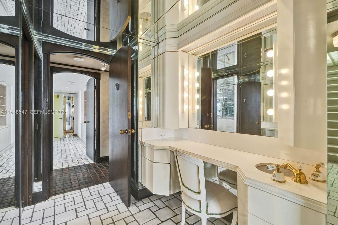 En Venta: $1,190,000 (3 camas, 3 baños, 2345 Pies cuadrados)