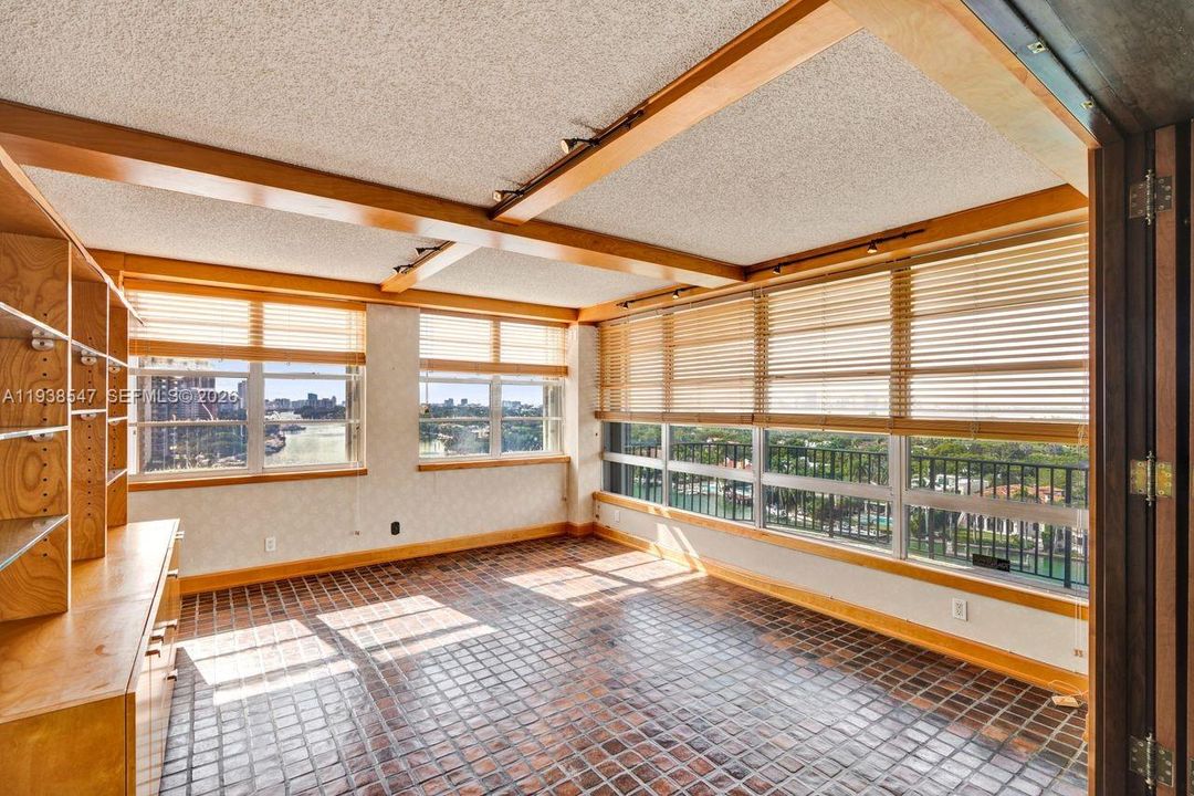 En Venta: $1,190,000 (3 camas, 3 baños, 2345 Pies cuadrados)