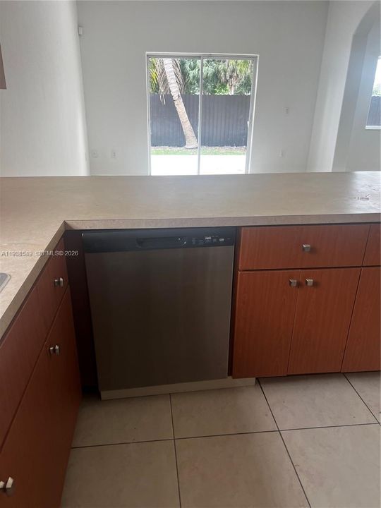 В аренду: $3,200 (3 спален, 2 ванн, 1740 Квадратных фут)