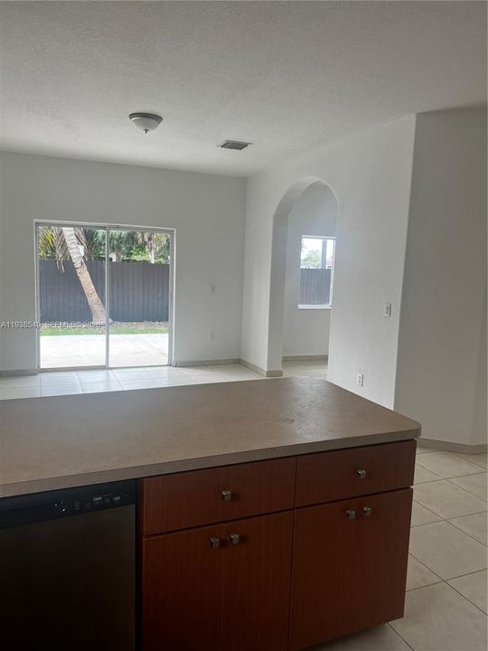 В аренду: $3,200 (3 спален, 2 ванн, 1740 Квадратных фут)