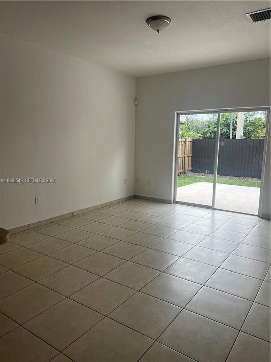 В аренду: $3,200 (3 спален, 2 ванн, 1740 Квадратных фут)