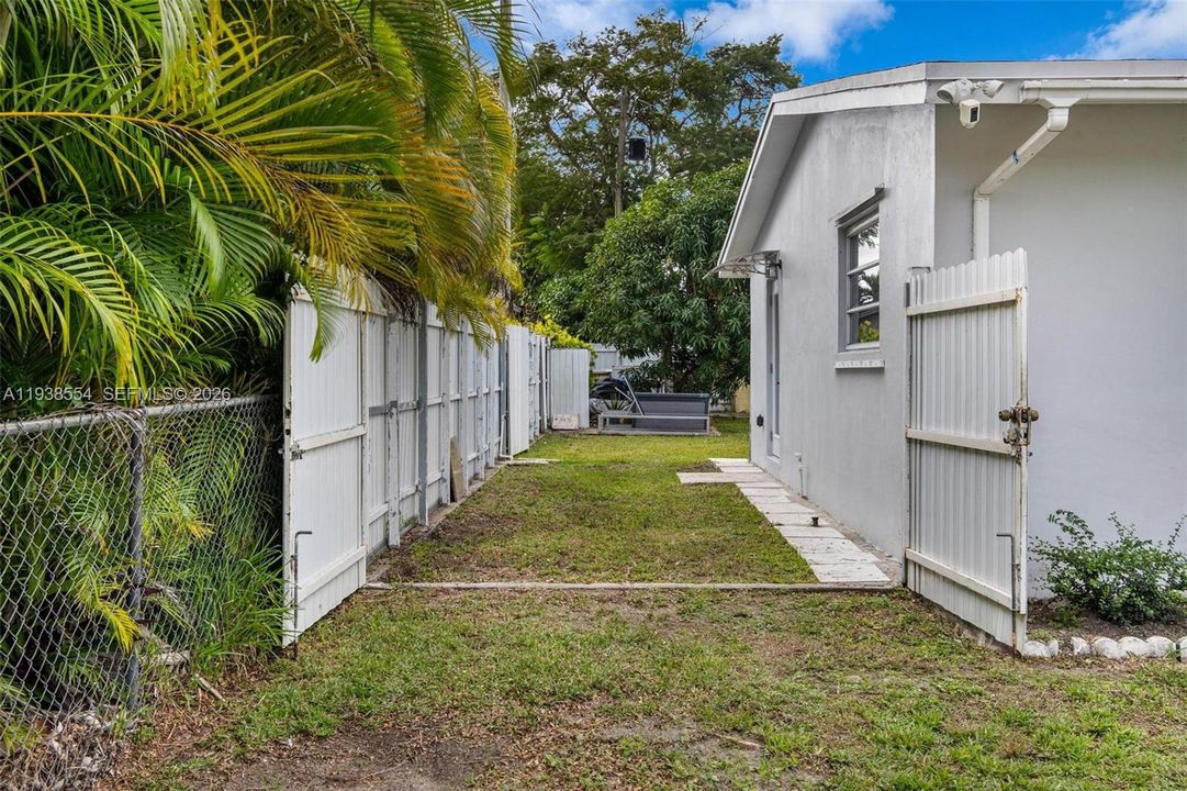 For Sale: $639,900 (4 beds, 2 baths, 1620 Square Feet)