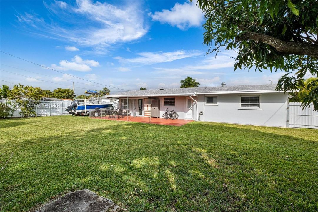 For Sale: $639,900 (4 beds, 2 baths, 1620 Square Feet)