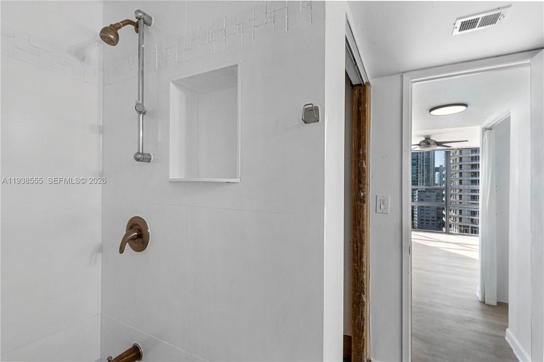 For Rent: $2,800 (1 beds, 1 baths, 757 Square Feet)