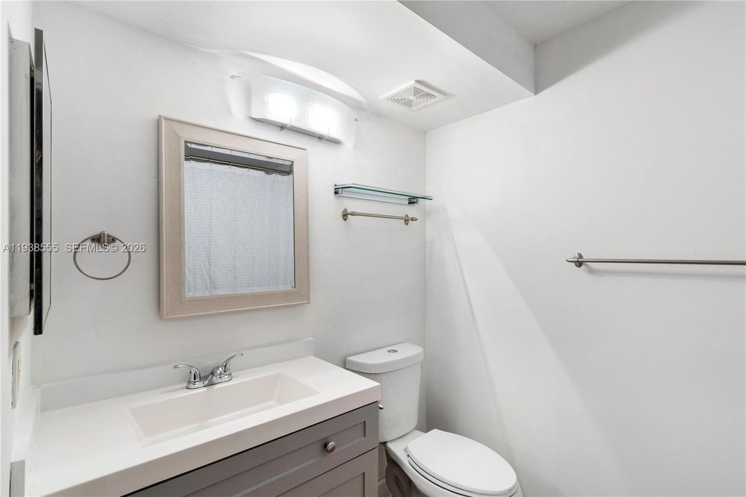 For Rent: $2,800 (1 beds, 1 baths, 757 Square Feet)