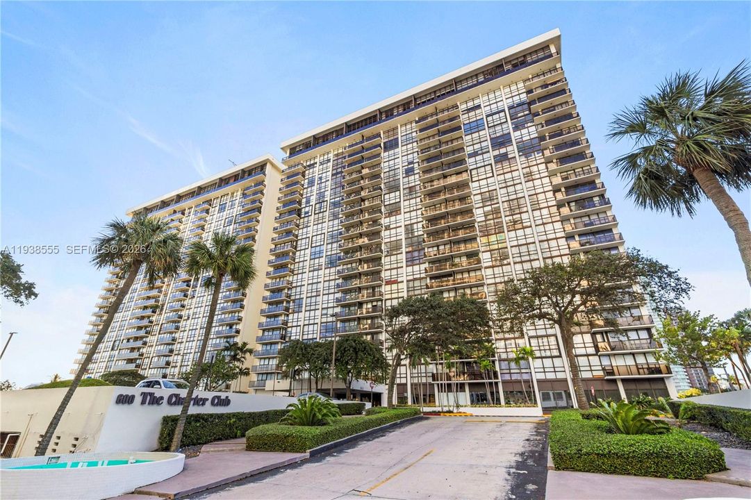 For Rent: $2,800 (1 beds, 1 baths, 757 Square Feet)