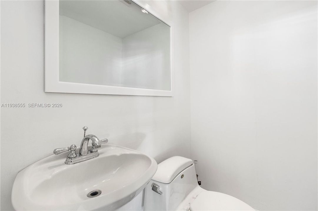 For Rent: $2,800 (1 beds, 1 baths, 757 Square Feet)