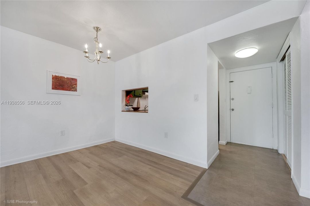 For Sale: $259,000 (1 beds, 1 baths, 740 Square Feet)