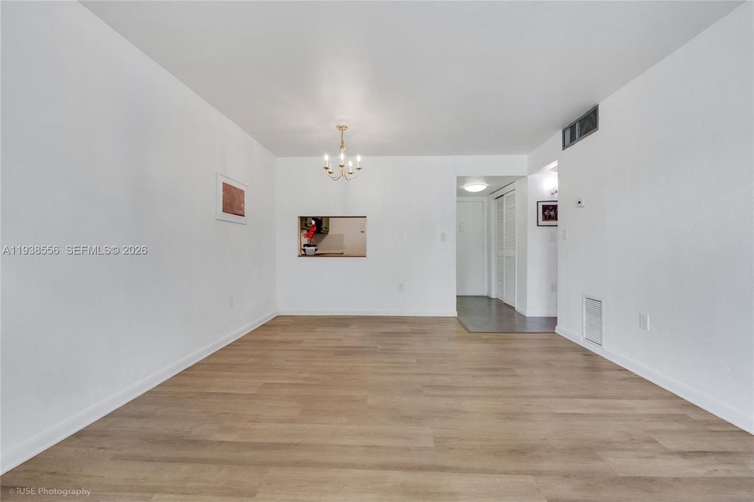 For Sale: $259,000 (1 beds, 1 baths, 740 Square Feet)