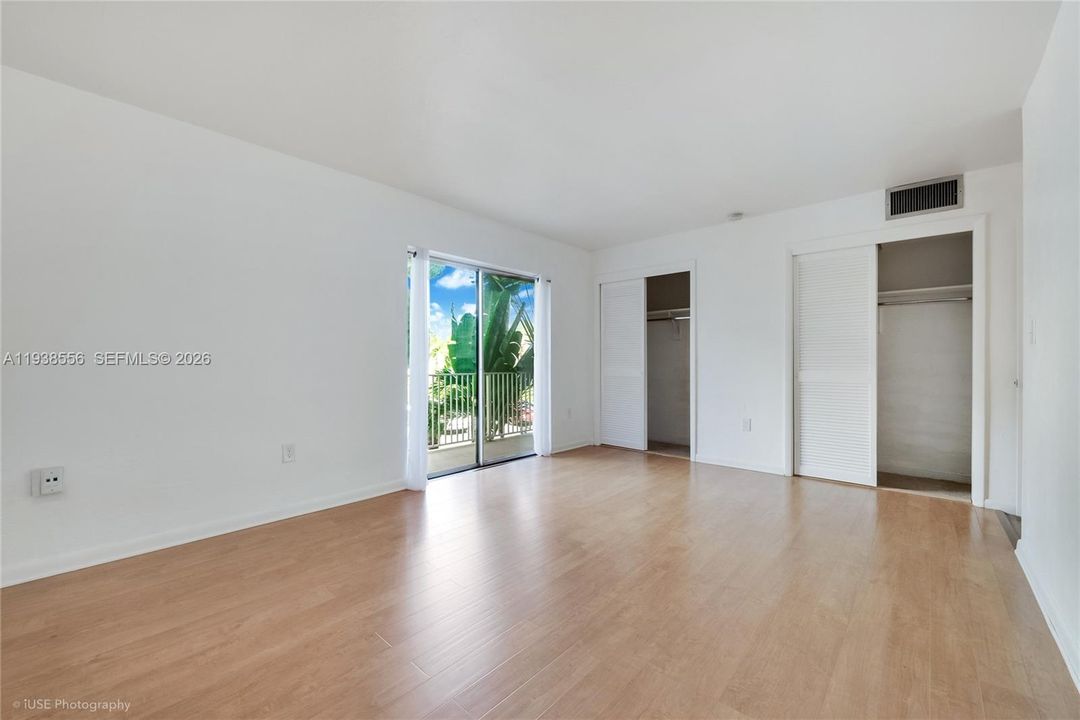 For Sale: $259,000 (1 beds, 1 baths, 740 Square Feet)