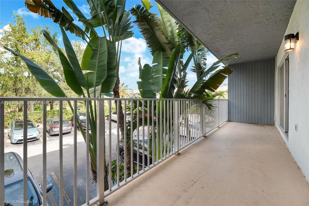 For Sale: $259,000 (1 beds, 1 baths, 740 Square Feet)