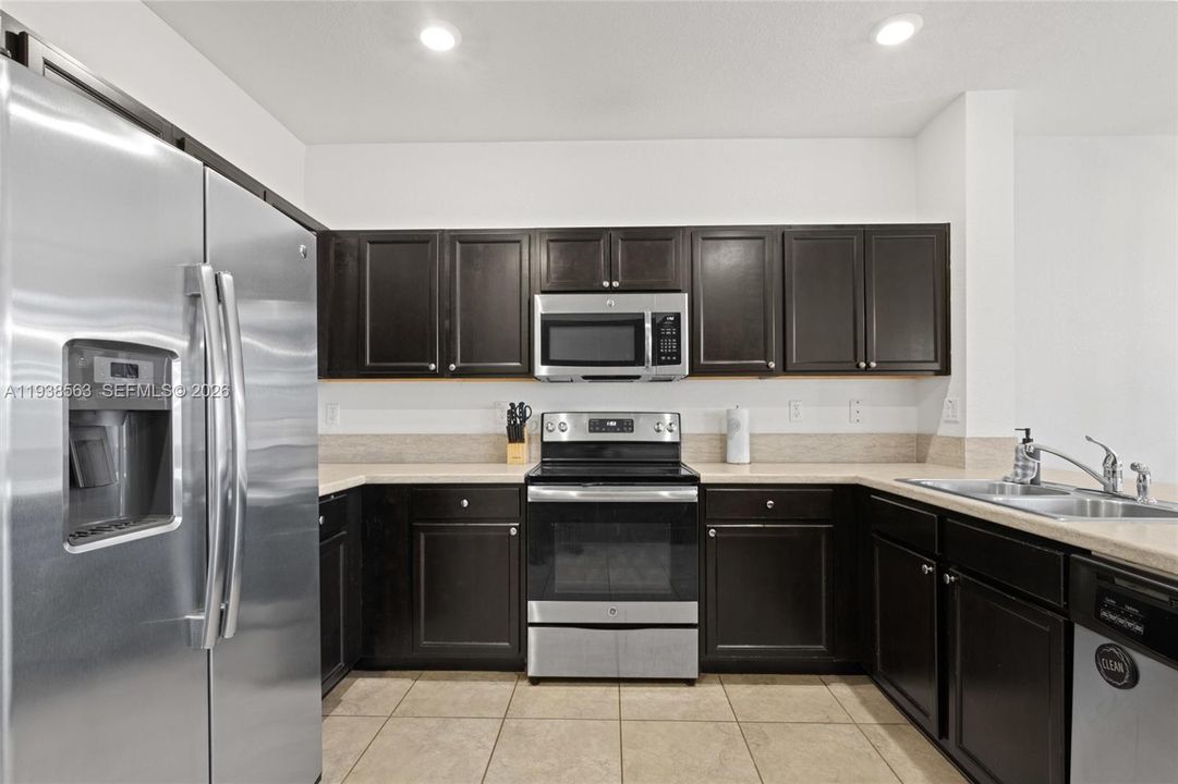 На продажу: $489,000 (3 спален, 2 ванн, 2115 Квадратных фут)