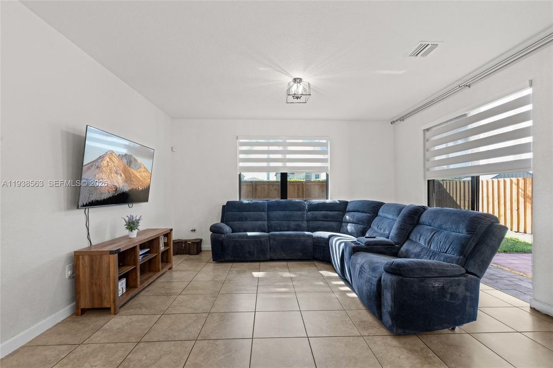 На продажу: $489,000 (3 спален, 2 ванн, 2115 Квадратных фут)