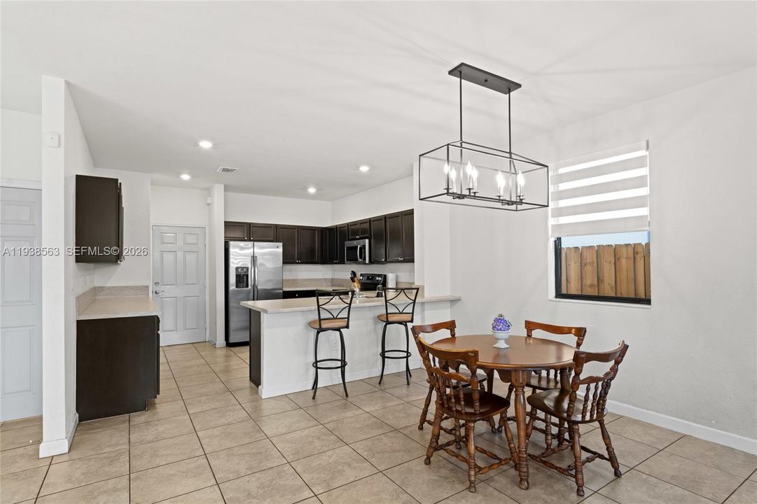 На продажу: $489,000 (3 спален, 2 ванн, 2115 Квадратных фут)