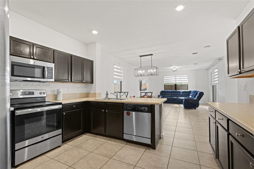 На продажу: $489,000 (3 спален, 2 ванн, 2115 Квадратных фут)