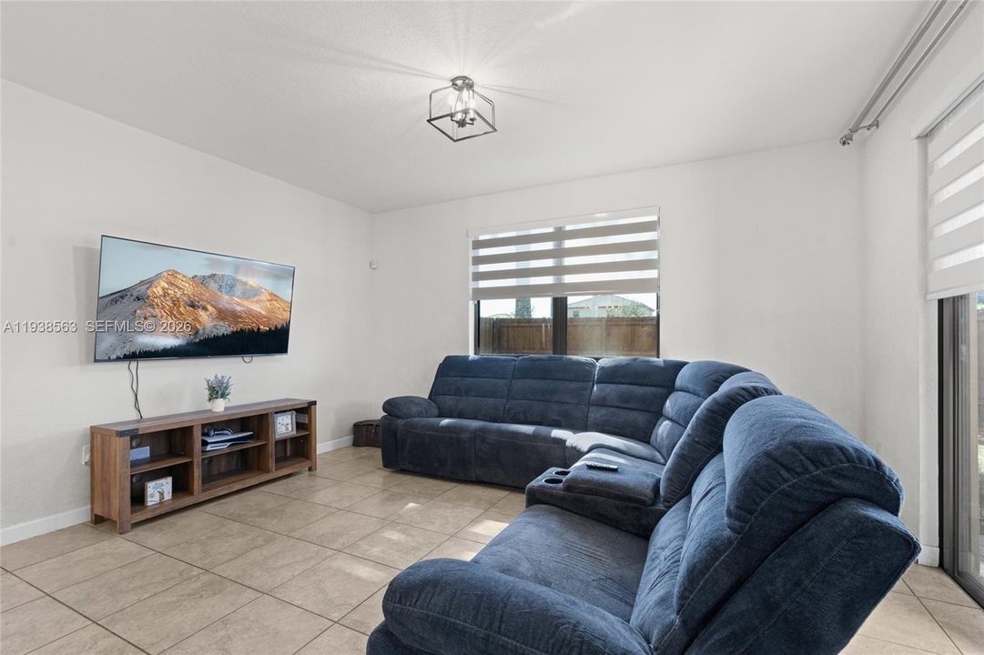 На продажу: $489,000 (3 спален, 2 ванн, 2115 Квадратных фут)