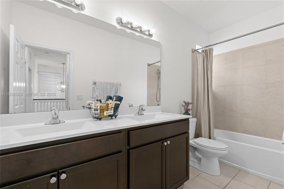 На продажу: $489,000 (3 спален, 2 ванн, 2115 Квадратных фут)