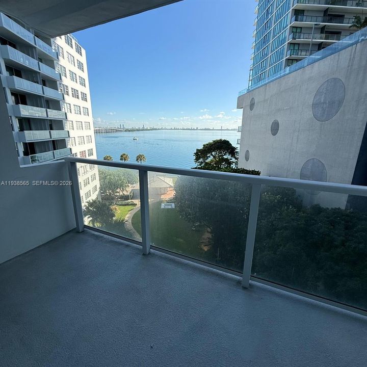 For Rent: $2,600 (1 beds, 1 baths, 875 Square Feet)