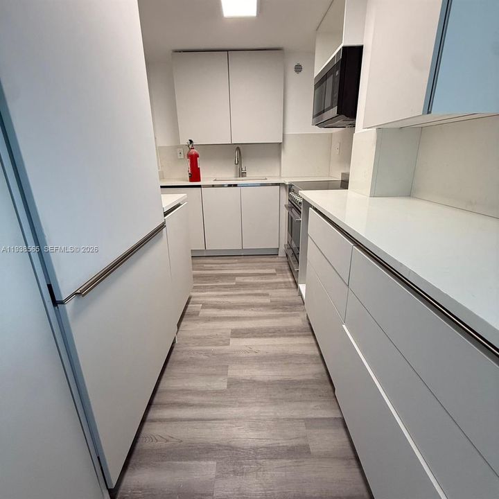 For Rent: $2,600 (1 beds, 1 baths, 875 Square Feet)