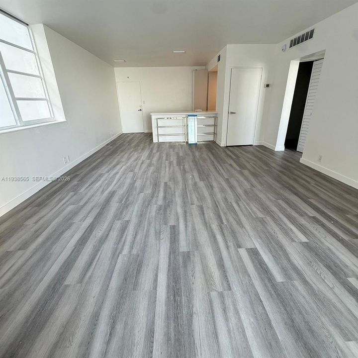 For Rent: $2,600 (1 beds, 1 baths, 875 Square Feet)