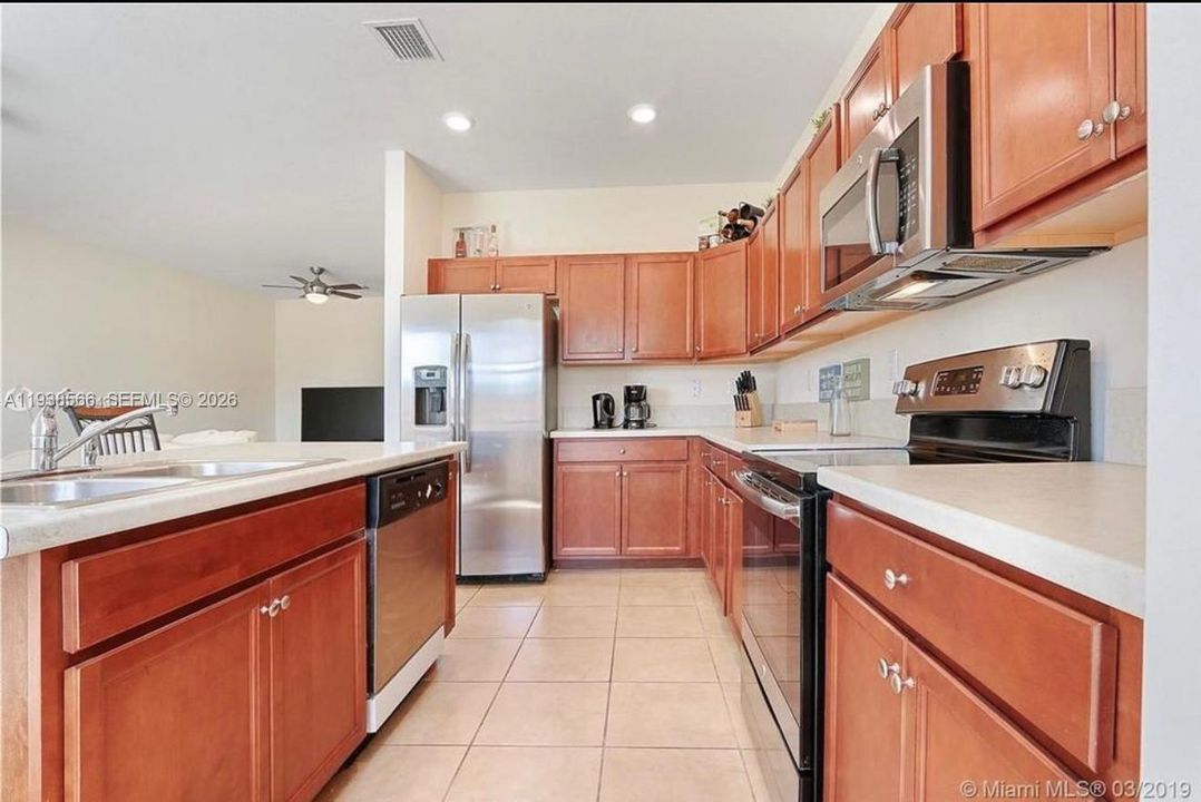 En Renta: $2,600 (3 camas, 2 baños, 1829 Pies cuadrados)