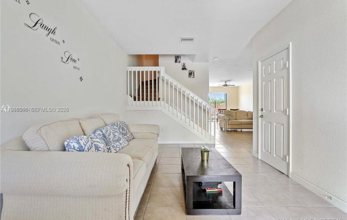 En Renta: $2,600 (3 camas, 2 baños, 1829 Pies cuadrados)