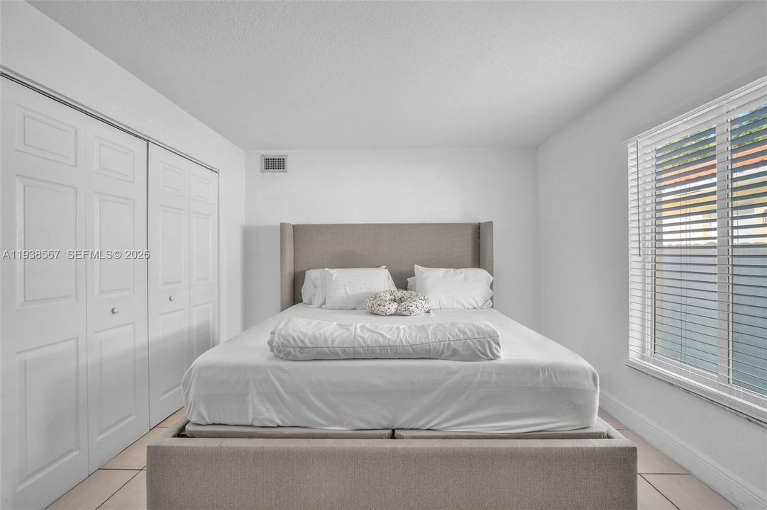 待售: $699,000 (4 贝兹, 3 浴室, 1926 平方英尺)