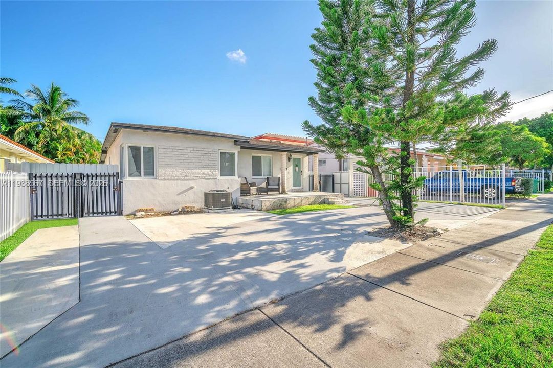 待售: $699,000 (4 贝兹, 3 浴室, 1926 平方英尺)