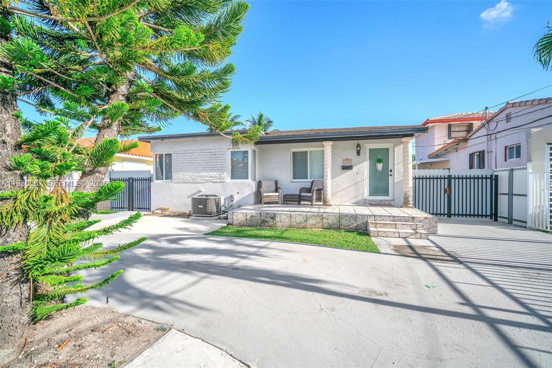 待售: $699,000 (4 贝兹, 3 浴室, 1926 平方英尺)